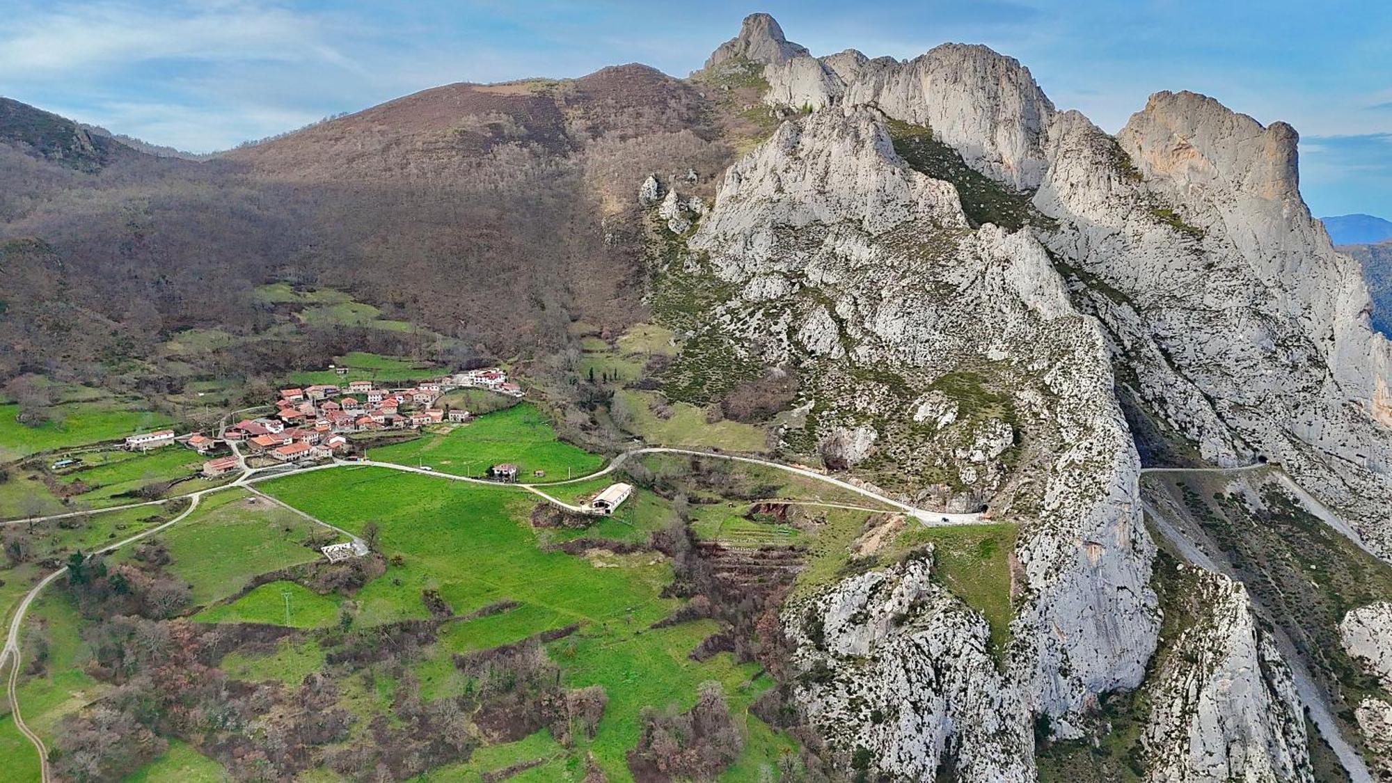 Hotel Rural El Sestil Dobres Buitenkant foto