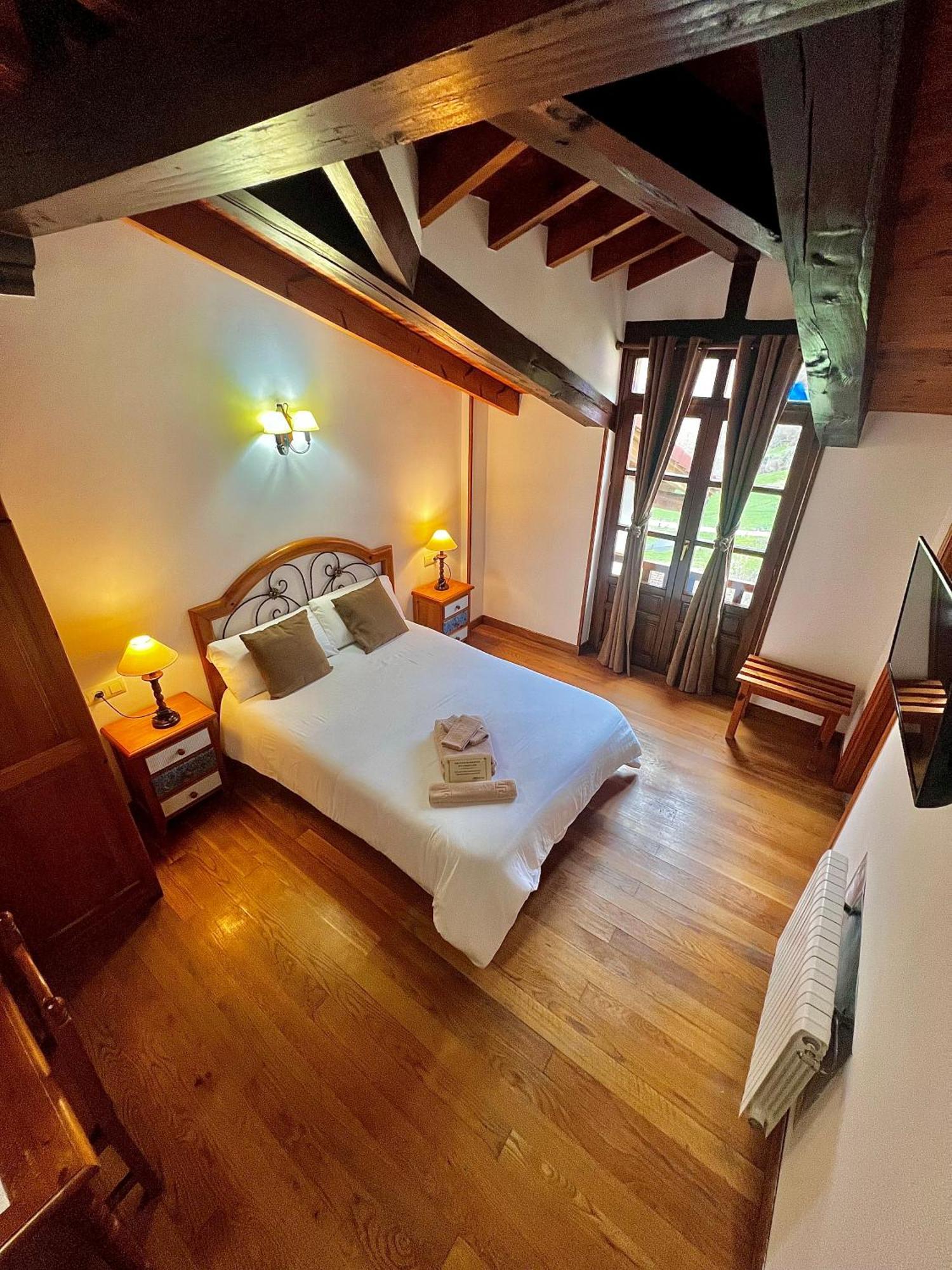 Hotel Rural El Sestil Dobres Buitenkant foto