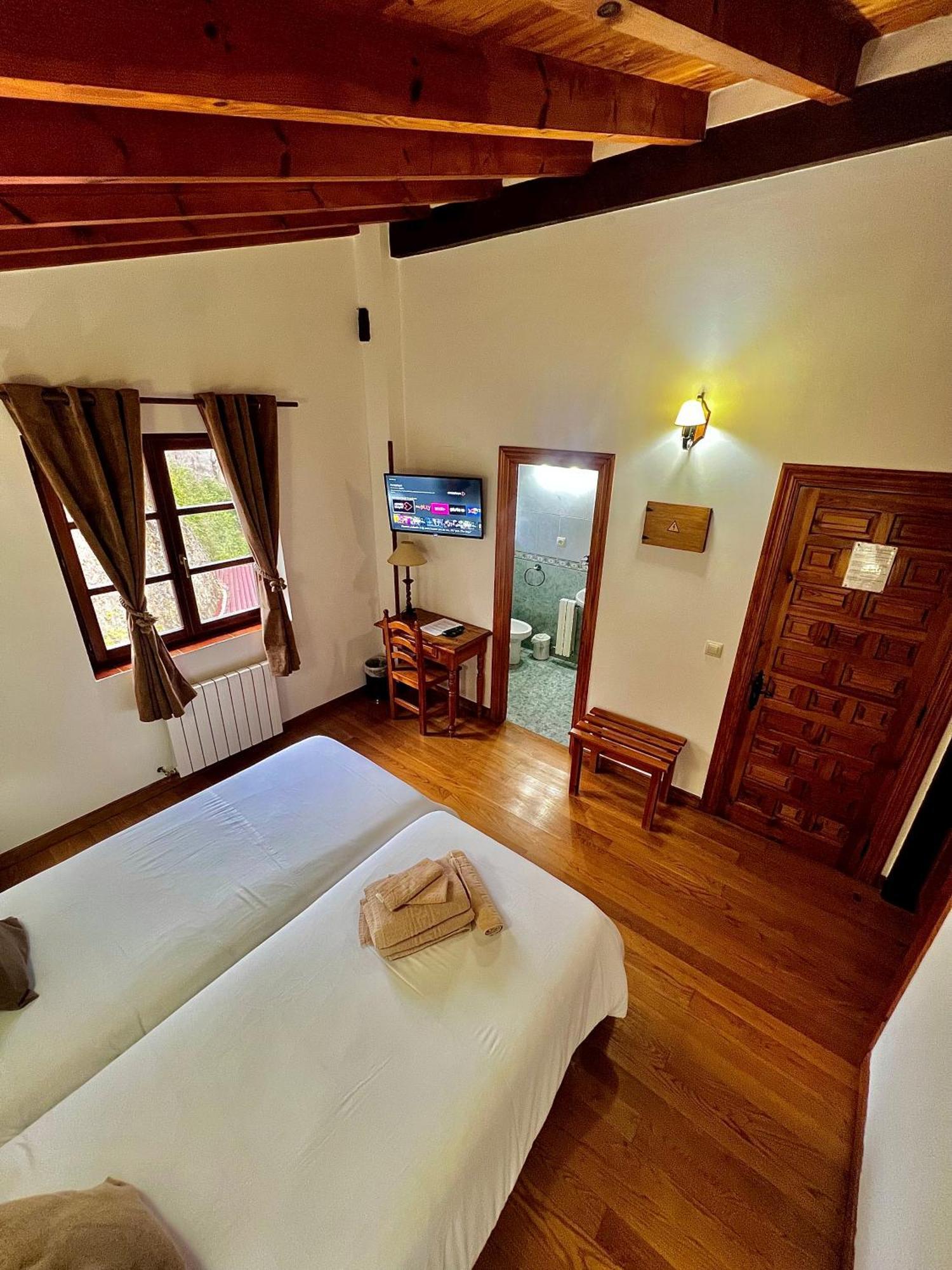 Hotel Rural El Sestil Dobres Buitenkant foto