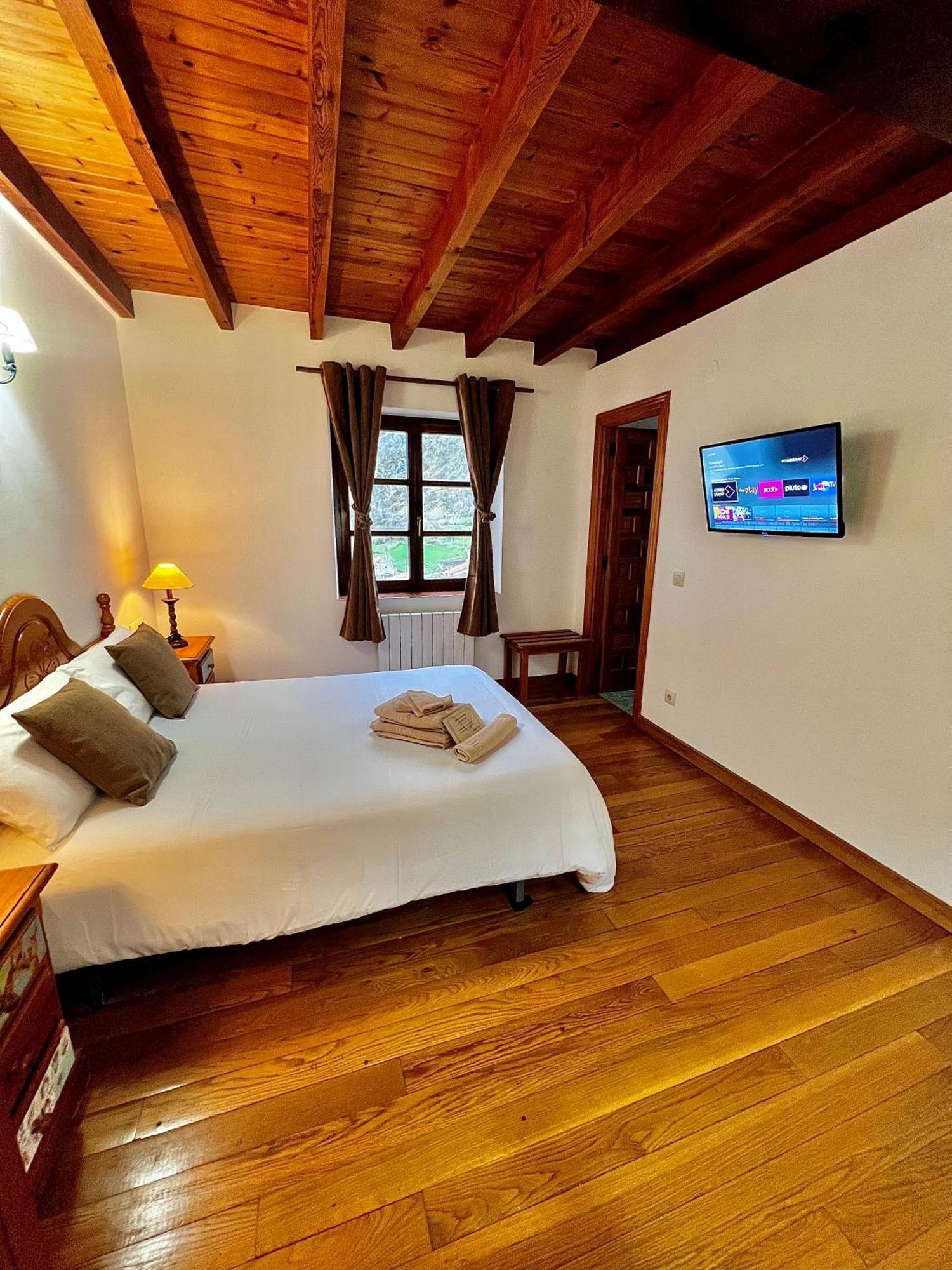 Hotel Rural El Sestil Dobres Buitenkant foto